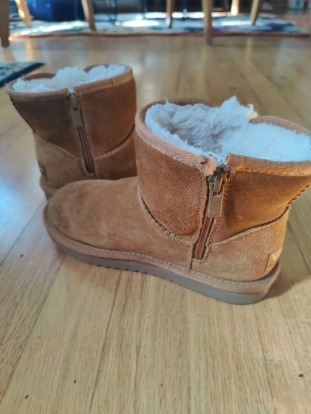 Koolaburra Kids Tan Shearling-Lined Ankle Boots with Bow- Size 1 Youth